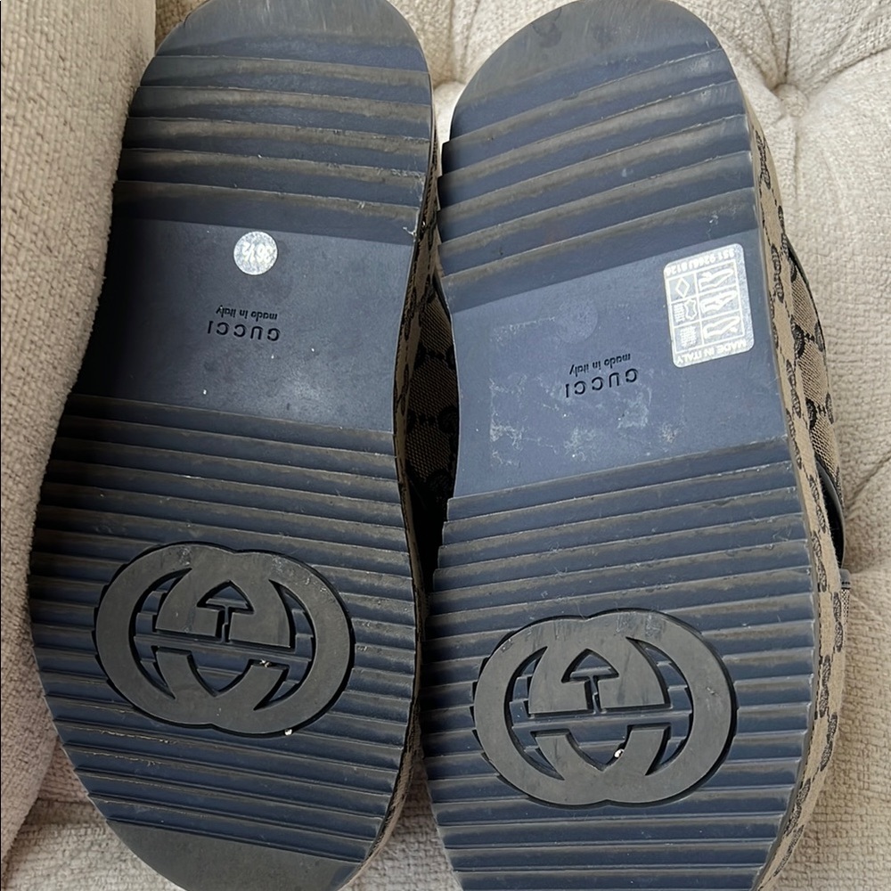 Gucci Women's Navy Blue and Cream Platform Sandals - Picture 6 of 8